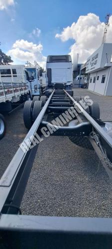 VW24280CRM6x2Ano 2019 modelo 2020BrancoTruck no chassis (2)