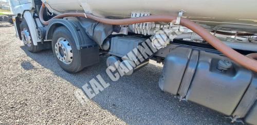 VW30.330 CRC 8x2 Ano 2021 modelo 2022 Branco Bitruck com tanque (12)